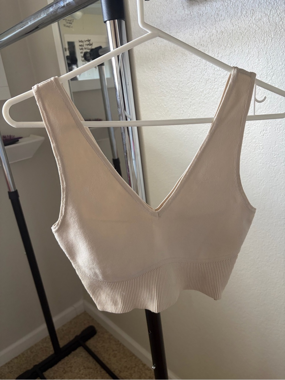 La Hearts Cream V-Neck Ribbed Crop Camisole